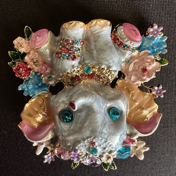 Pink and Gray Enamel Baby Elephant brooch - Picture 3 of 4